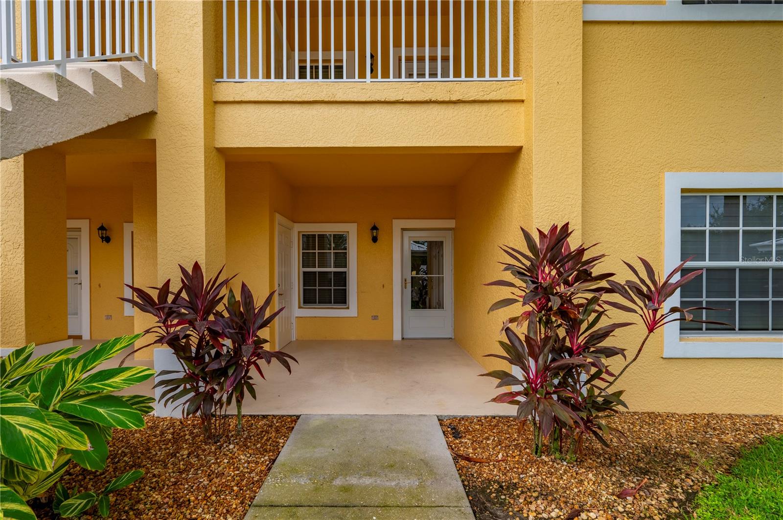 1295 Saxony Cir #2106 Property Photo 6