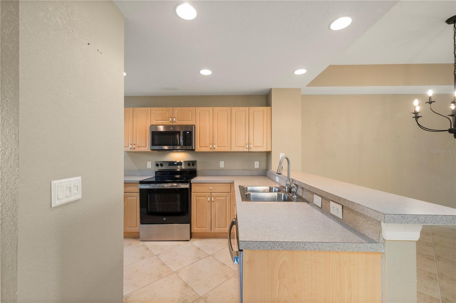 1295 Saxony Cir #2106 Property Photo 11