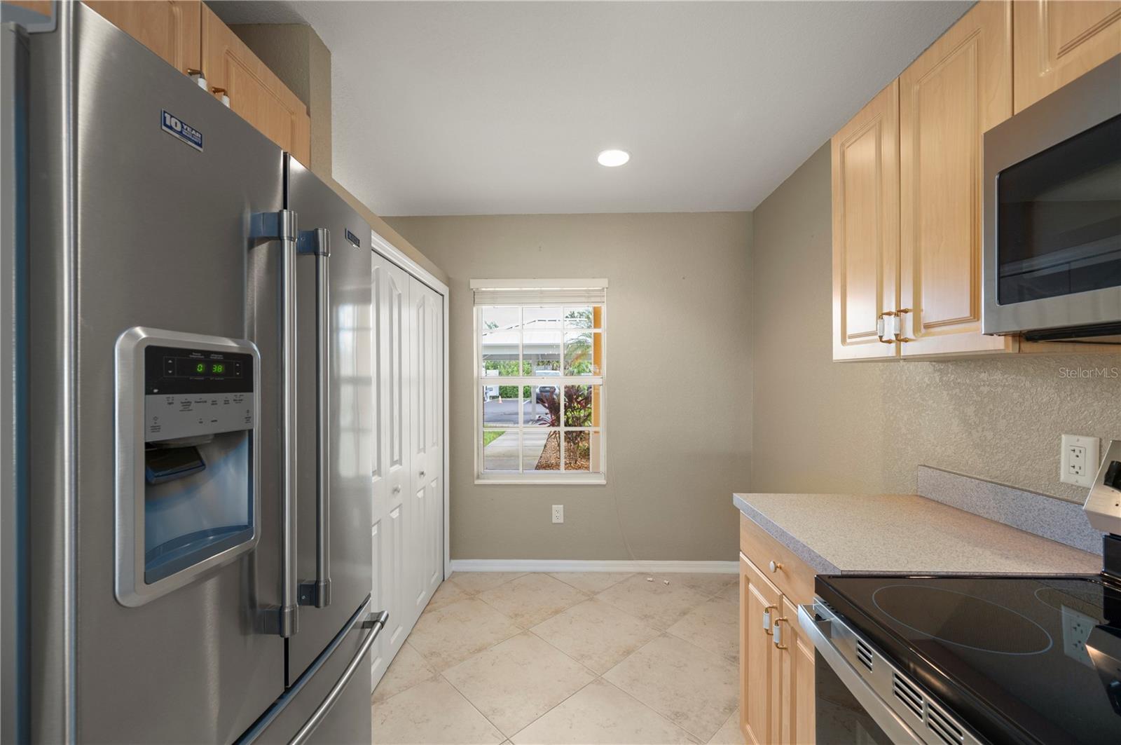 1295 Saxony Cir #2106 Property Photo 12