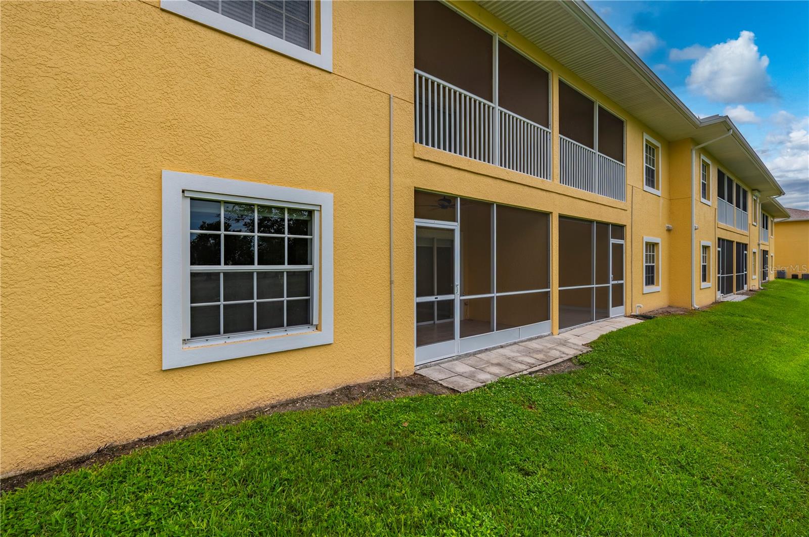 1295 Saxony Cir #2106 Property Photo 41