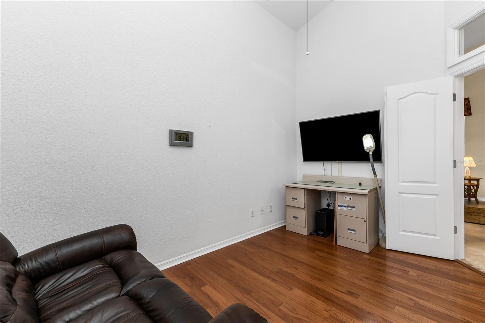 10161 Arrowhead Dr Property Photo 6