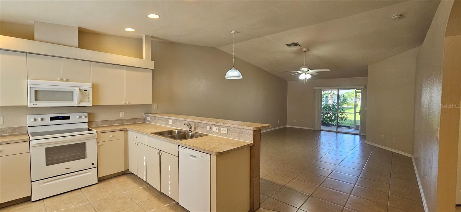 1626 Sw Santa Barbara Pl Property Photo 3