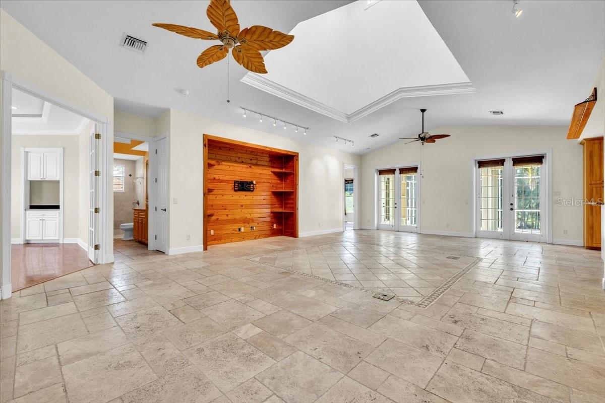 219 Singapore Rd Property Photo 4
