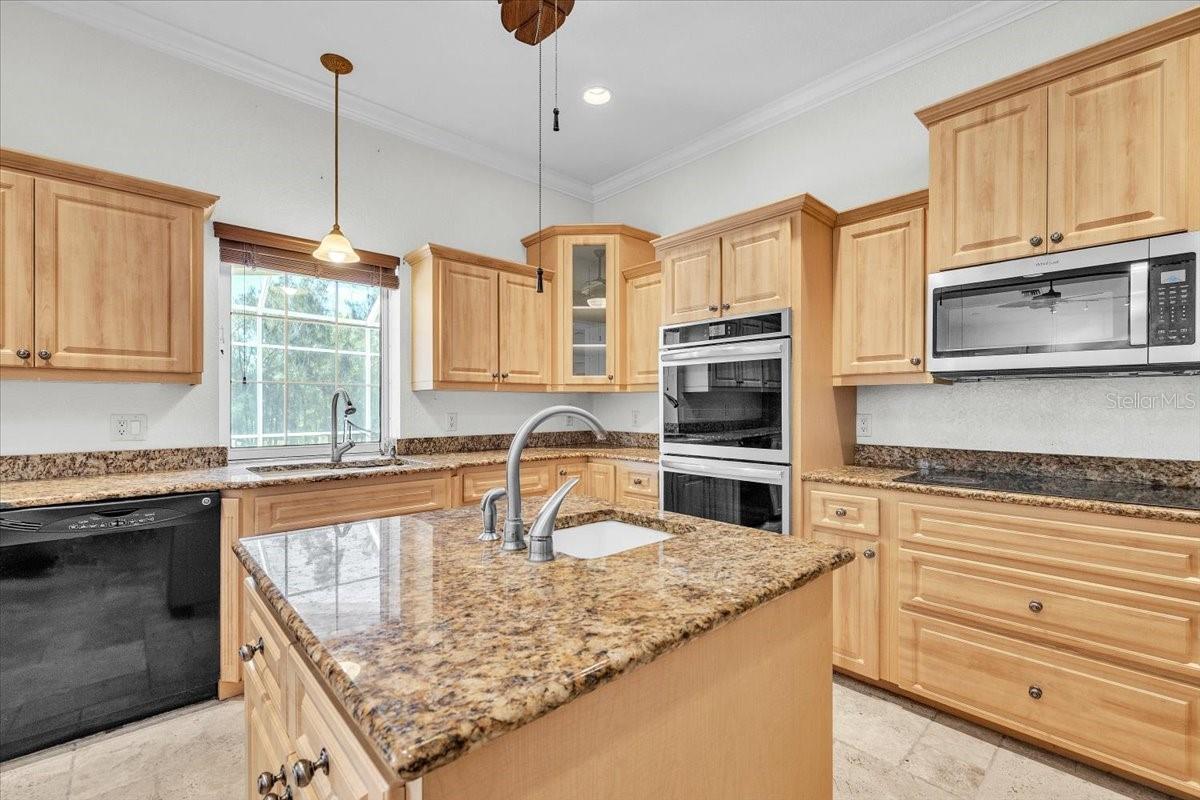 219 Singapore Rd Property Photo 14