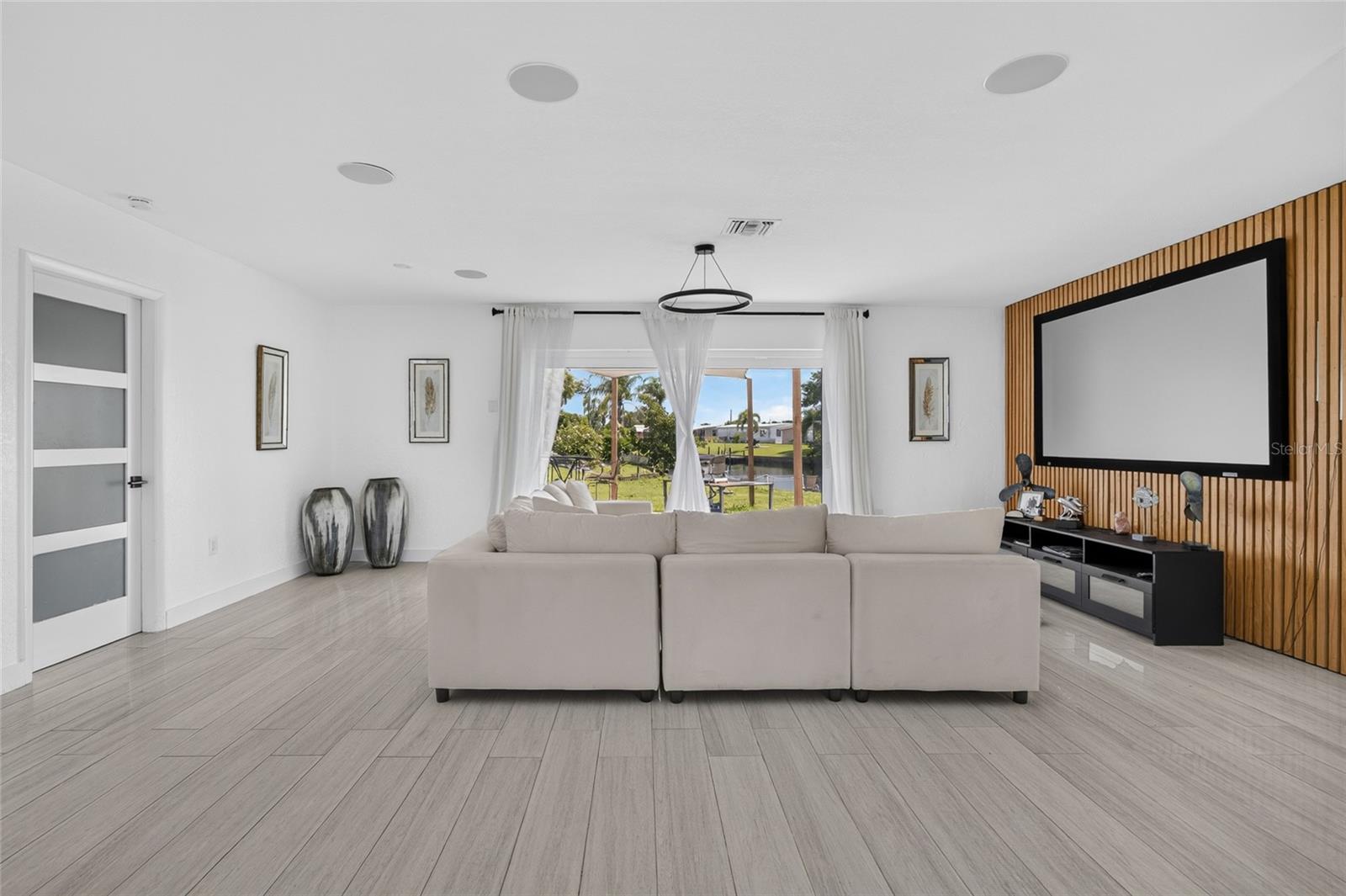 6484 Angle Pl Property Photo 4
