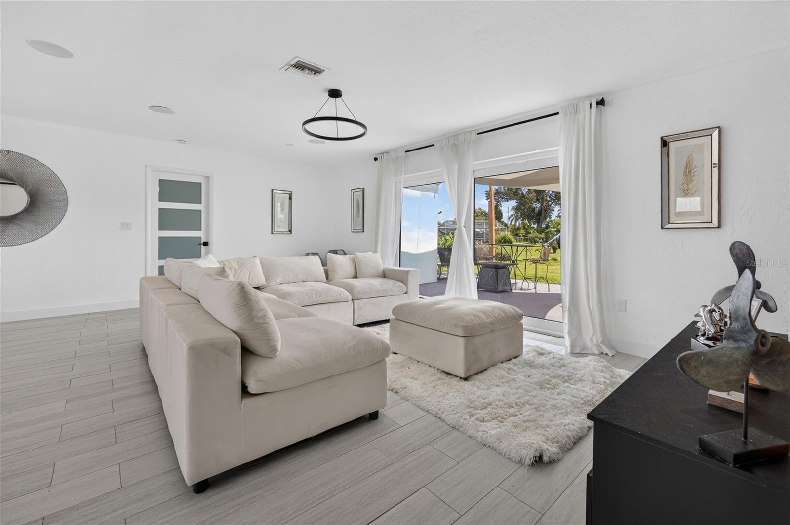 6484 Angle Pl Property Photo 5