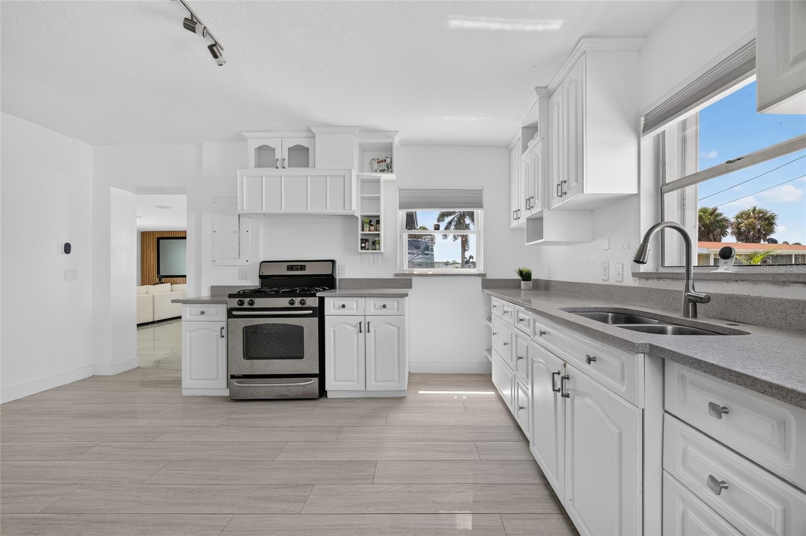 6484 Angle Pl Property Photo 14