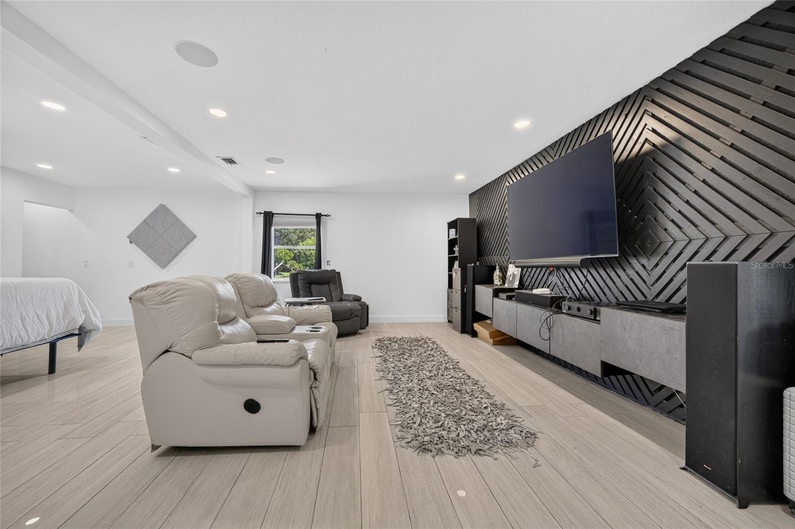 6484 Angle Pl Property Photo 17