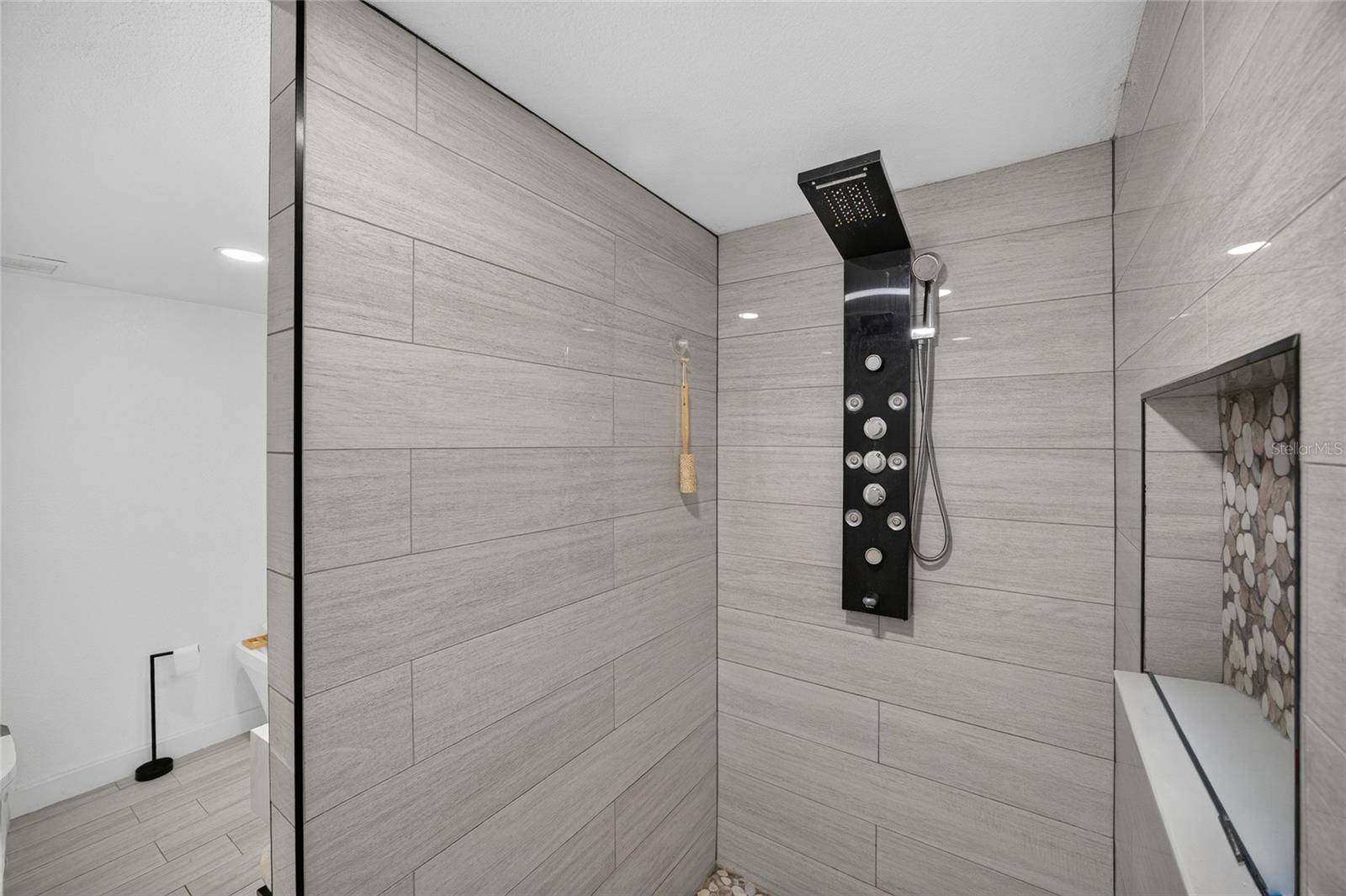 6484 Angle Pl Property Photo 23