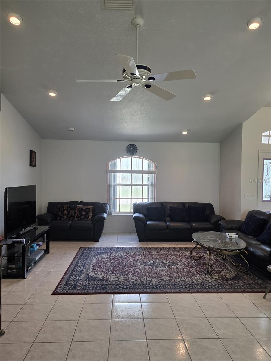 22353 La Guardia Ave Property Photo 6
