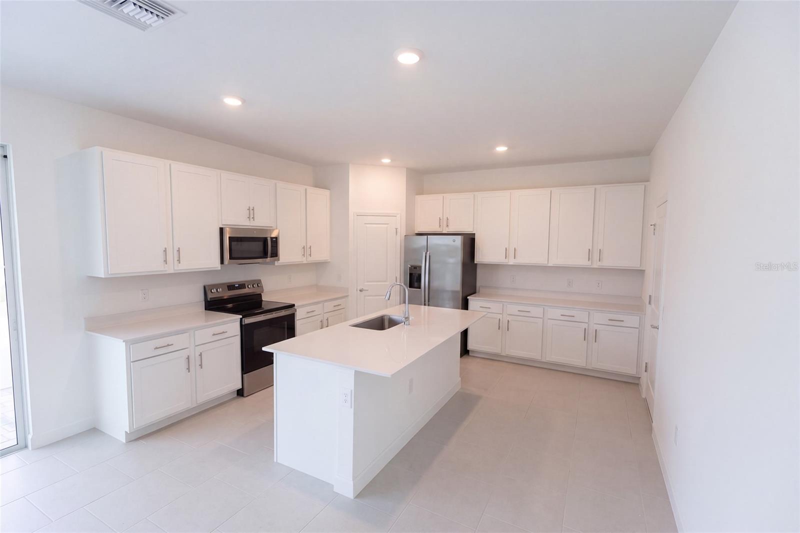 45084 Pipevine Cir Property Photo 7