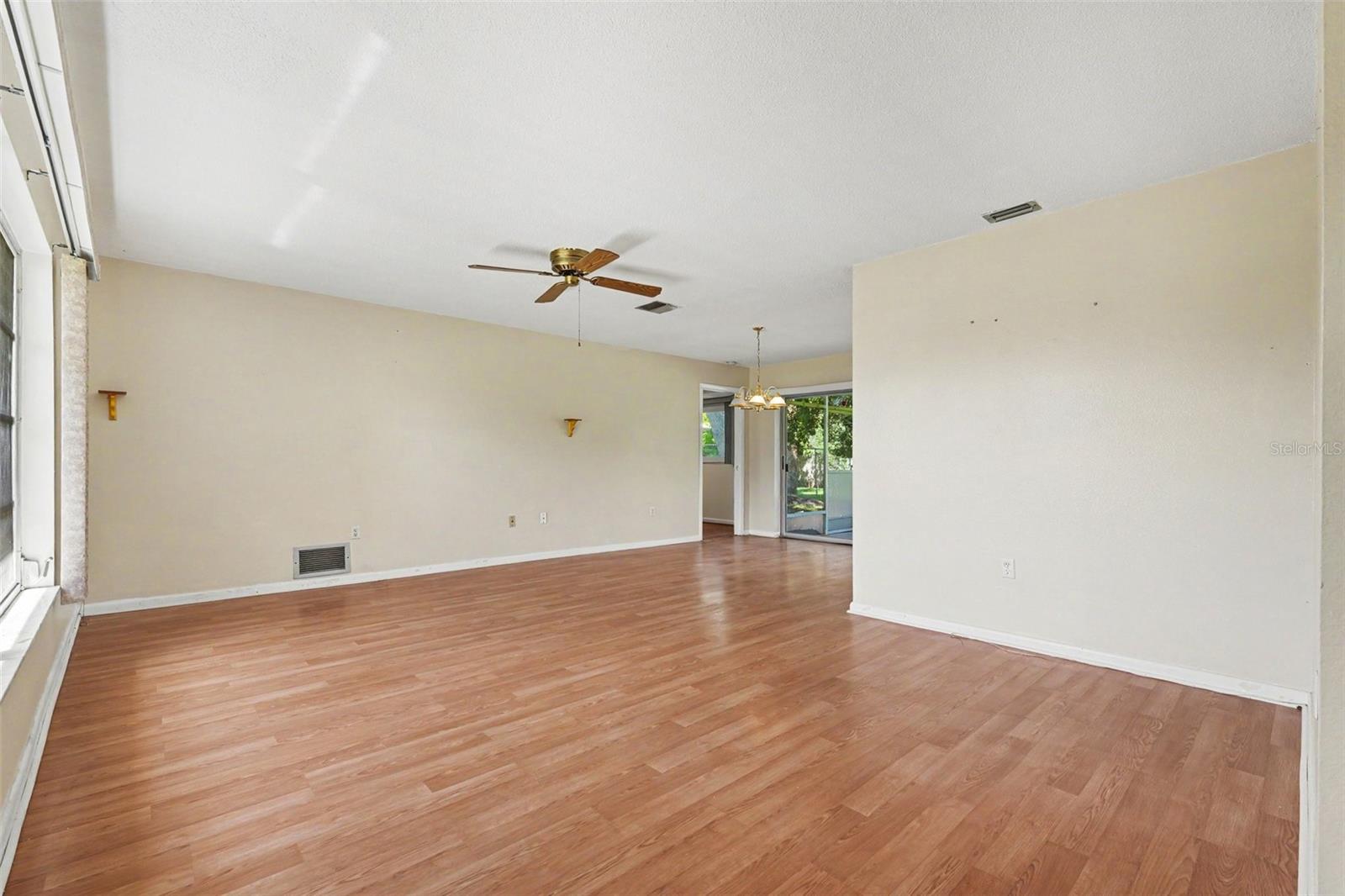 23174 Hemenway Ave Property Photo 9