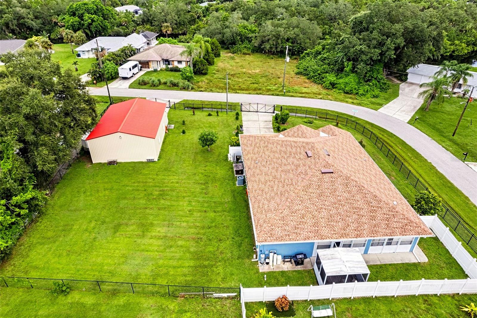 102 Bayamo Dr Property Photo 3