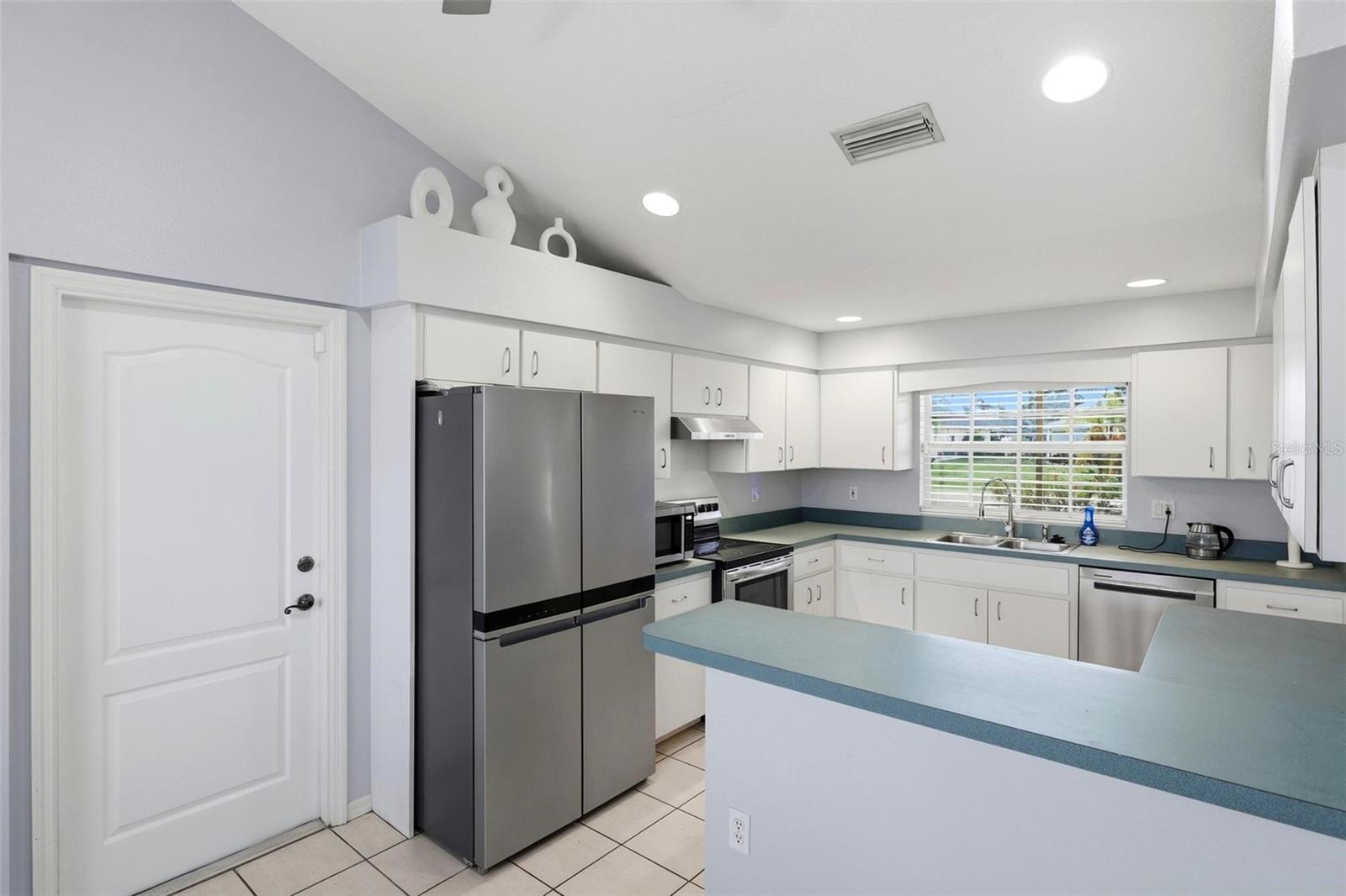 9910 Gulfstream Blvd Property Photo 10