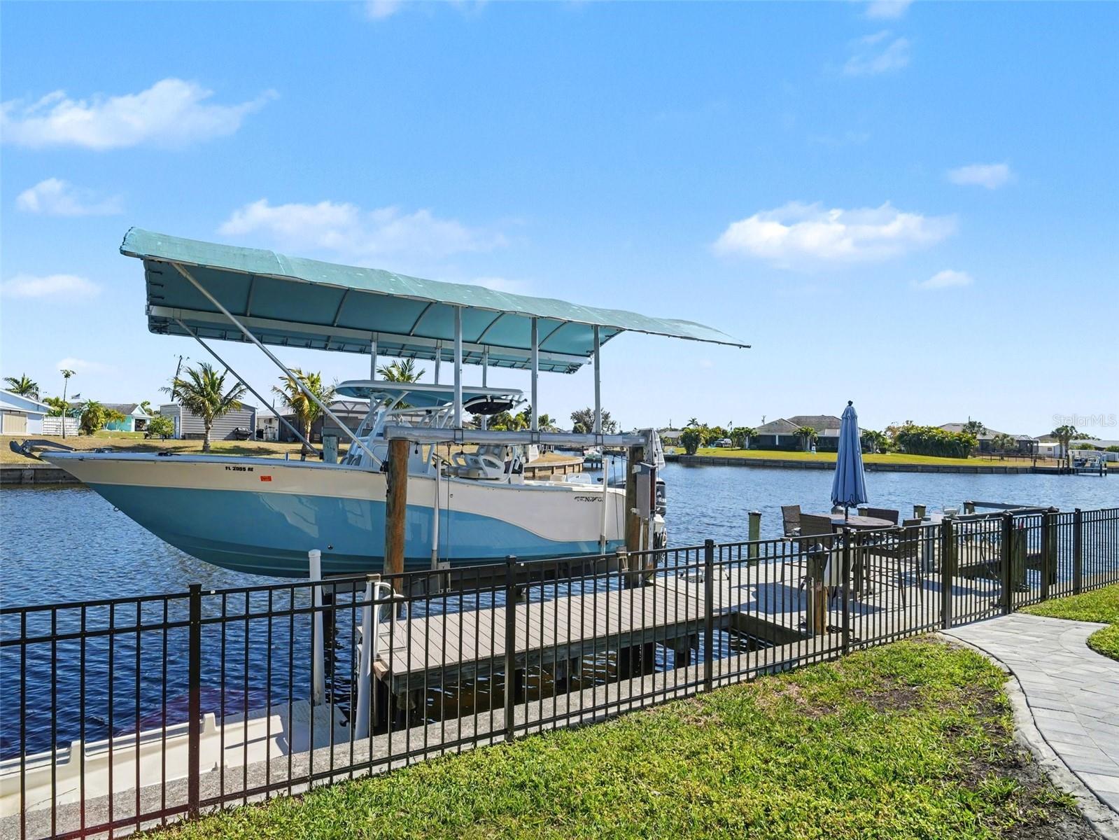 4256 Beach View Ct Property Photo 3