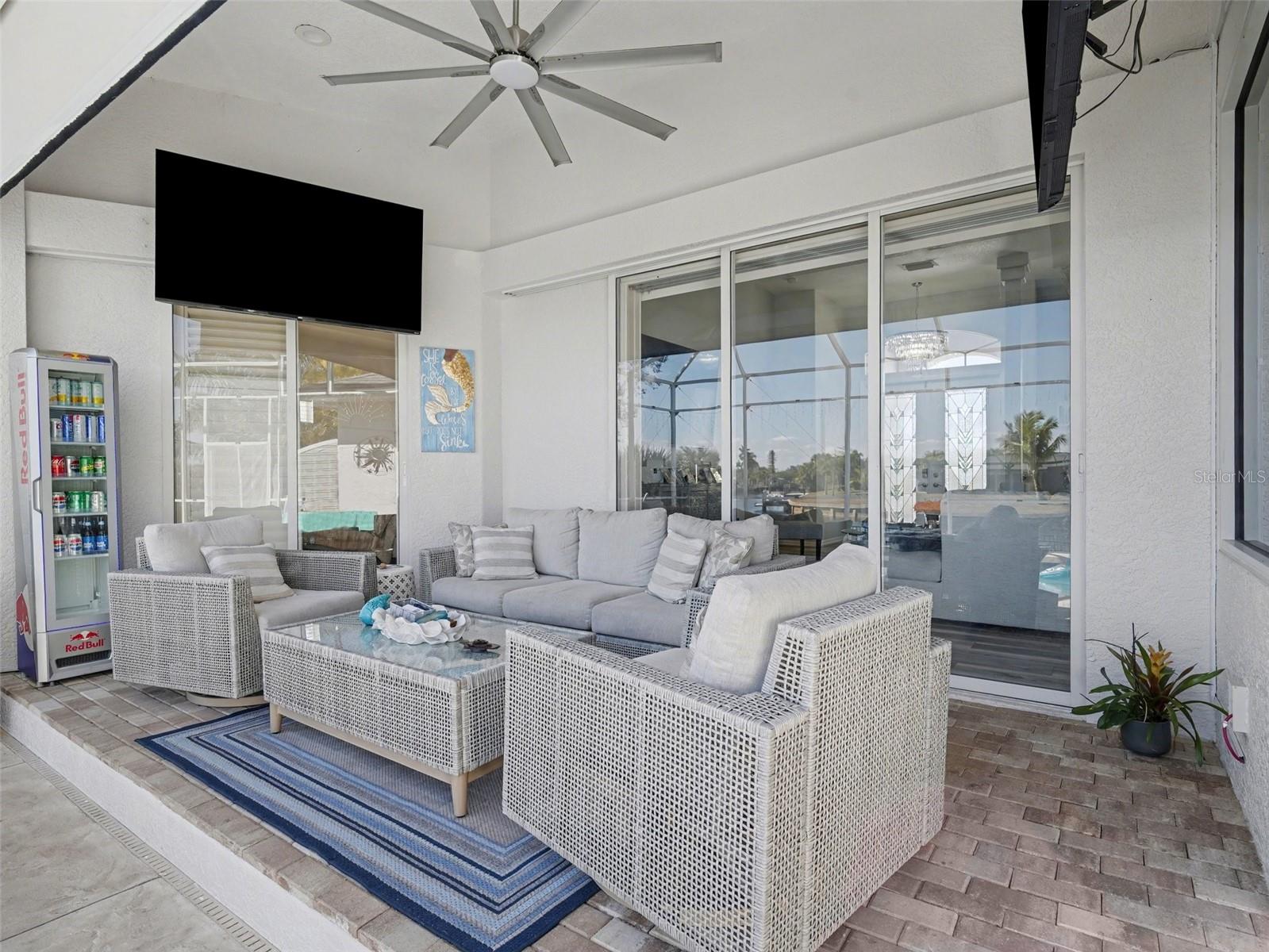 4256 Beach View Ct Property Photo 4