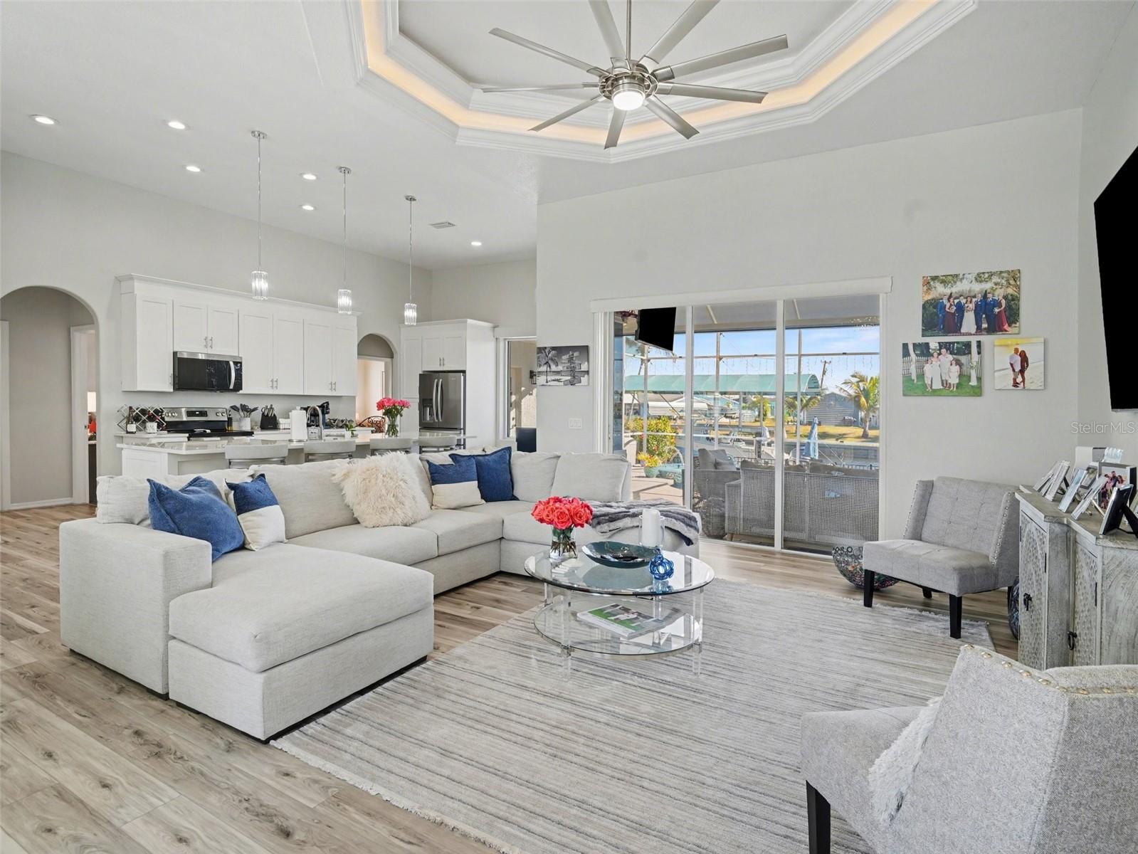 4256 Beach View Ct Property Photo 6