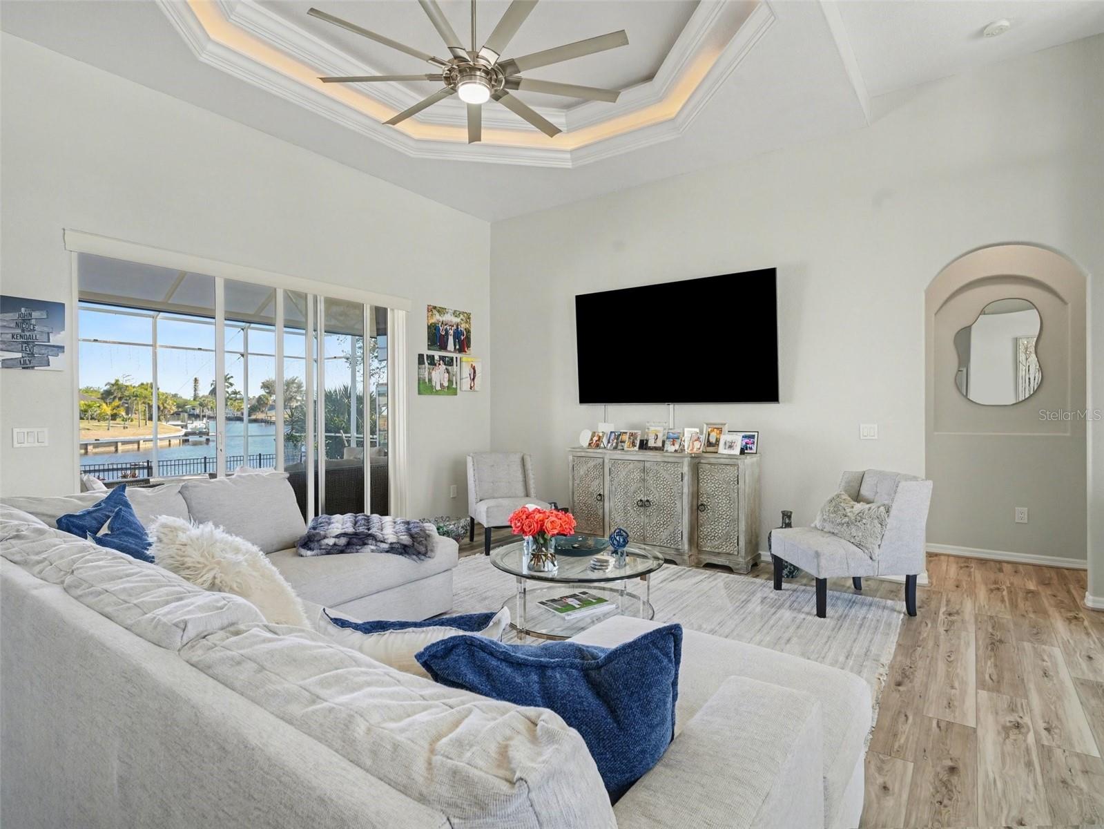 4256 Beach View Ct Property Photo 7