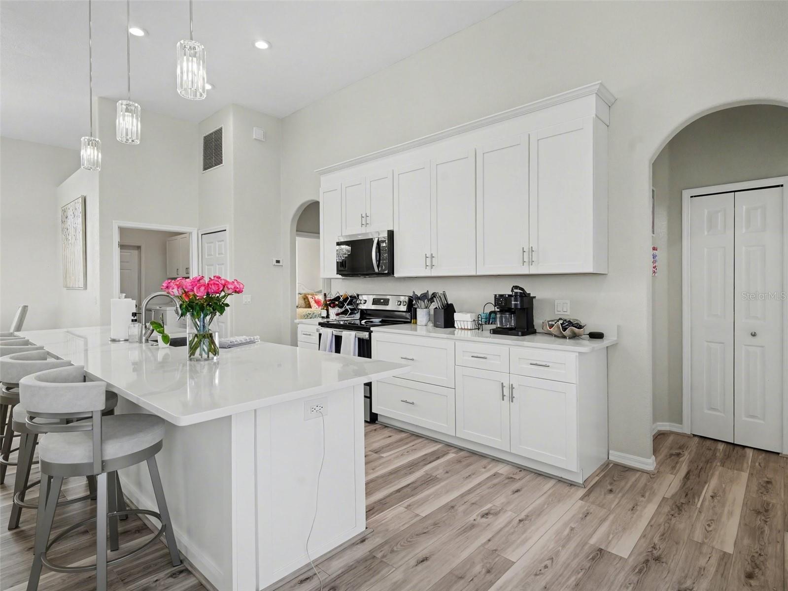 4256 Beach View Ct Property Photo 9