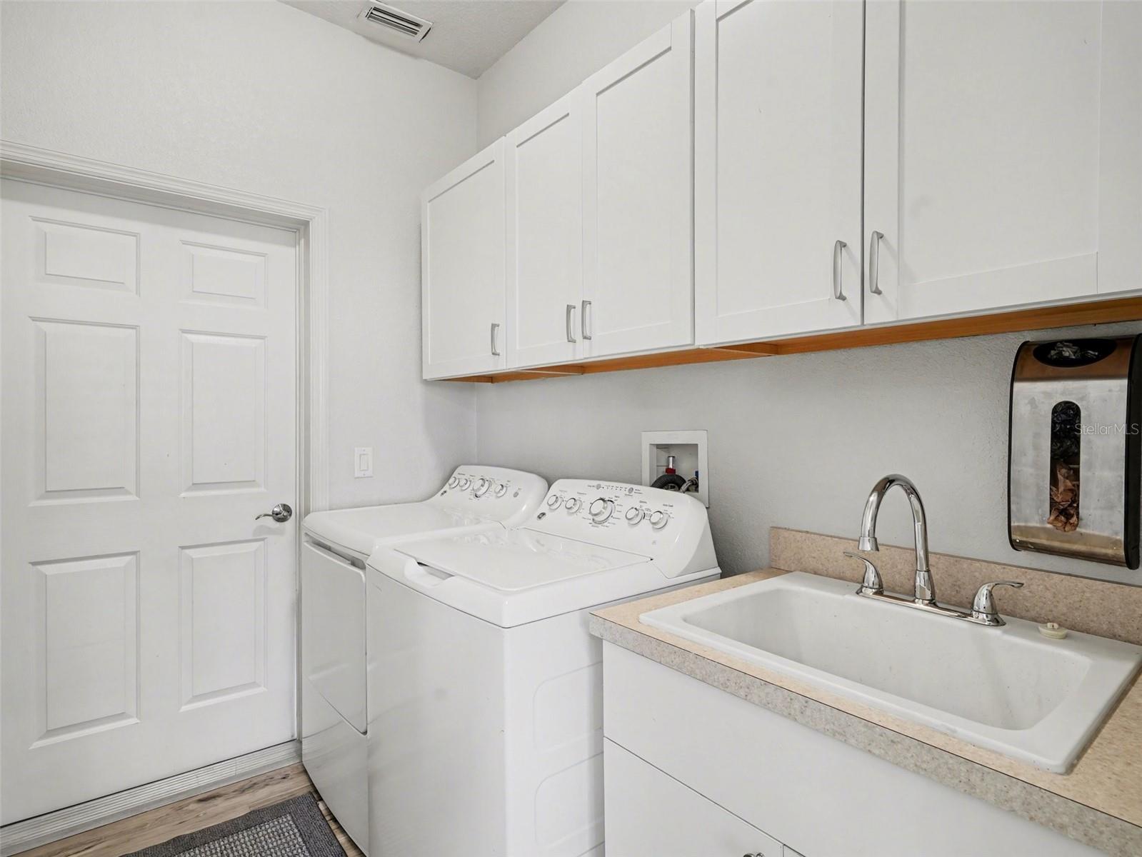 4256 Beach View Ct Property Photo 25