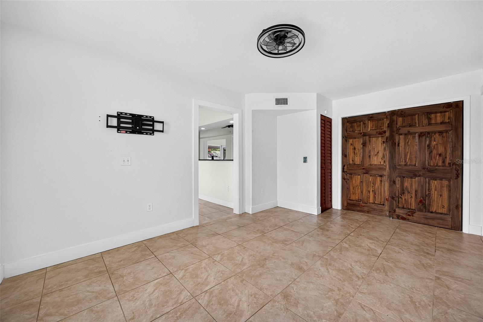 530 Lindley Ter Property Photo 15