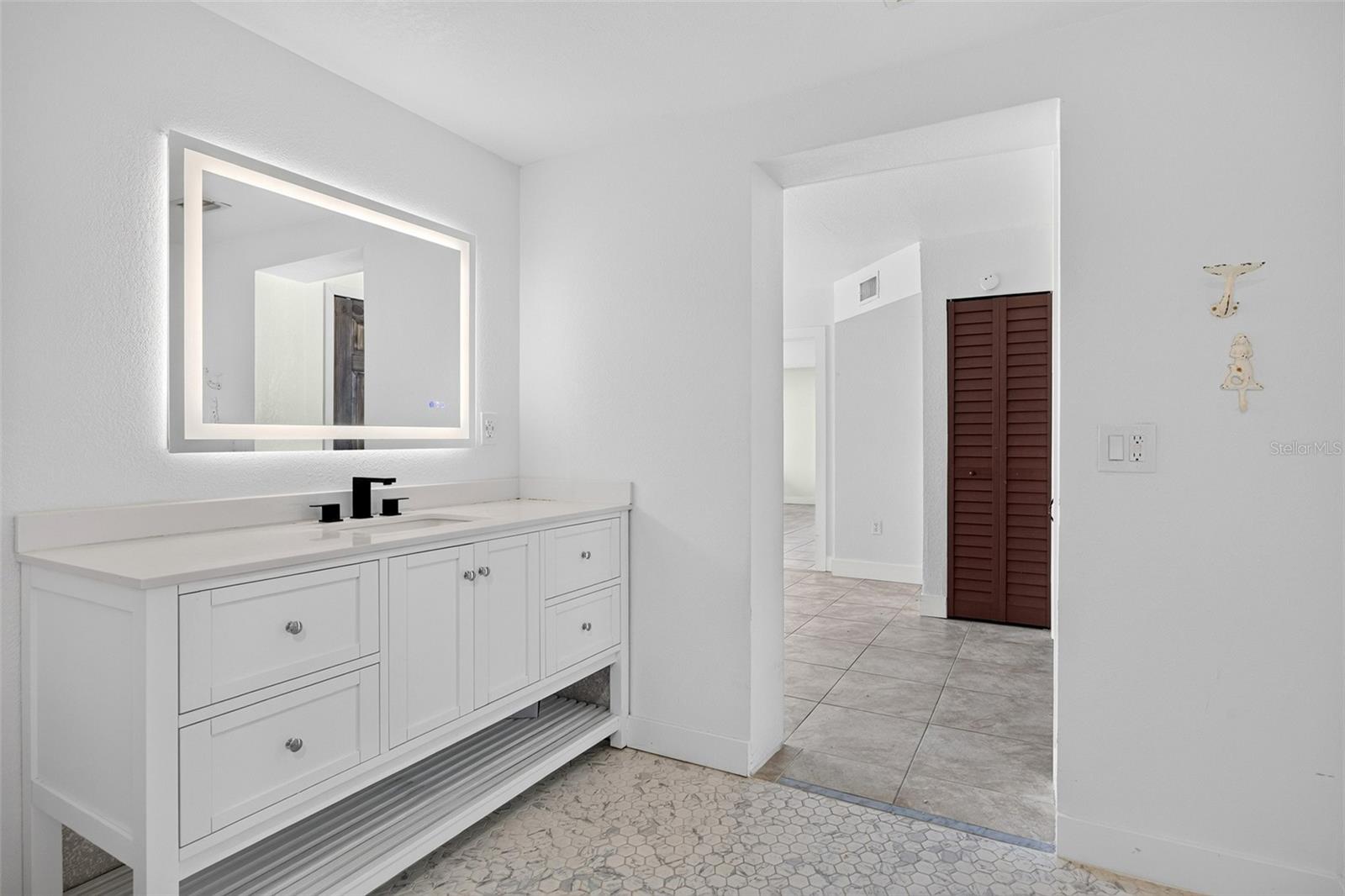530 Lindley Ter Property Photo 19