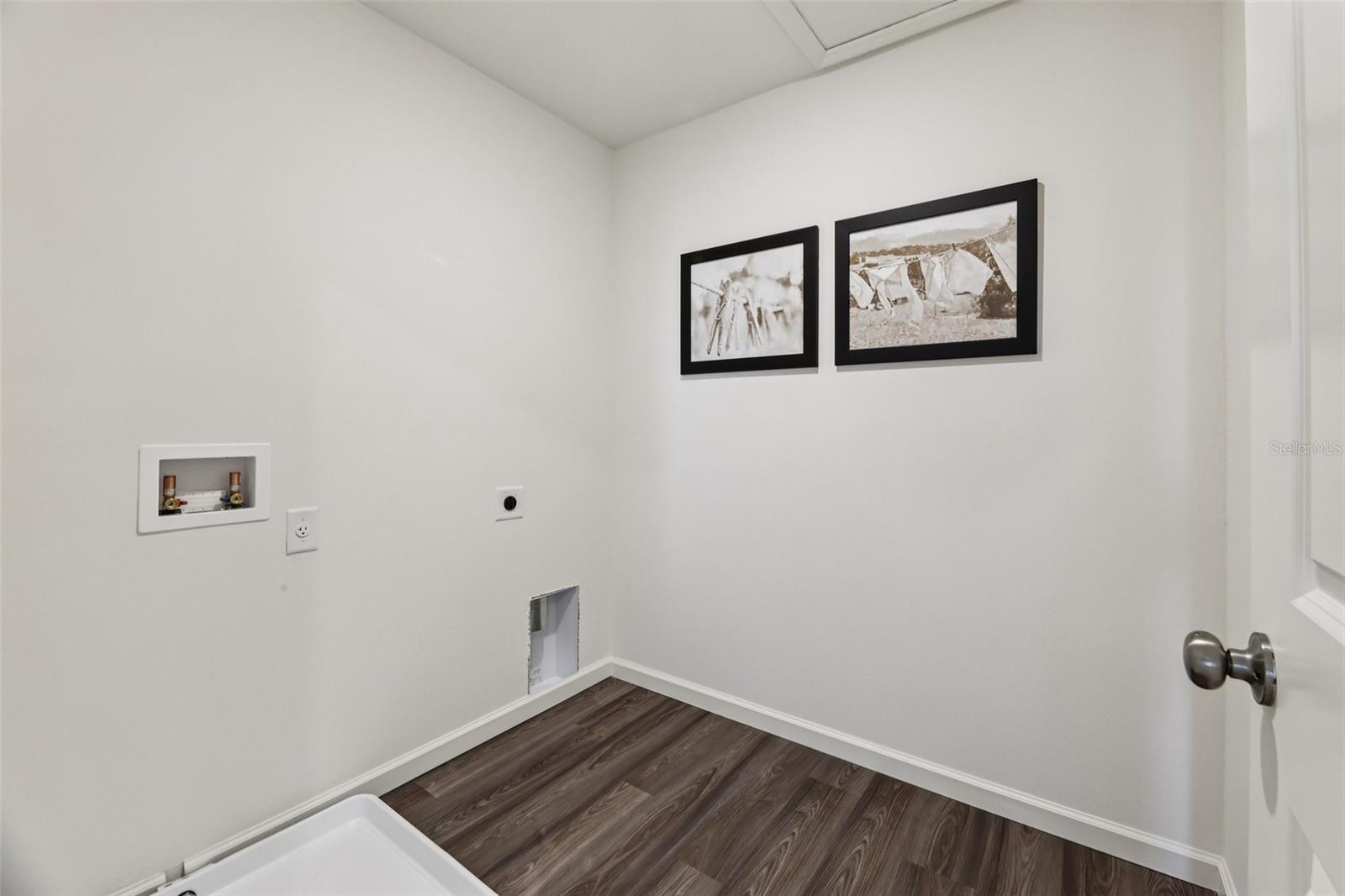 2814 Thames Pl Property Photo 17
