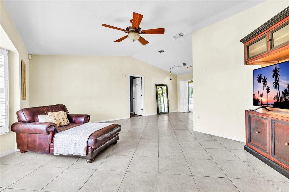 19358 Abhenry Cir Property Photo 6
