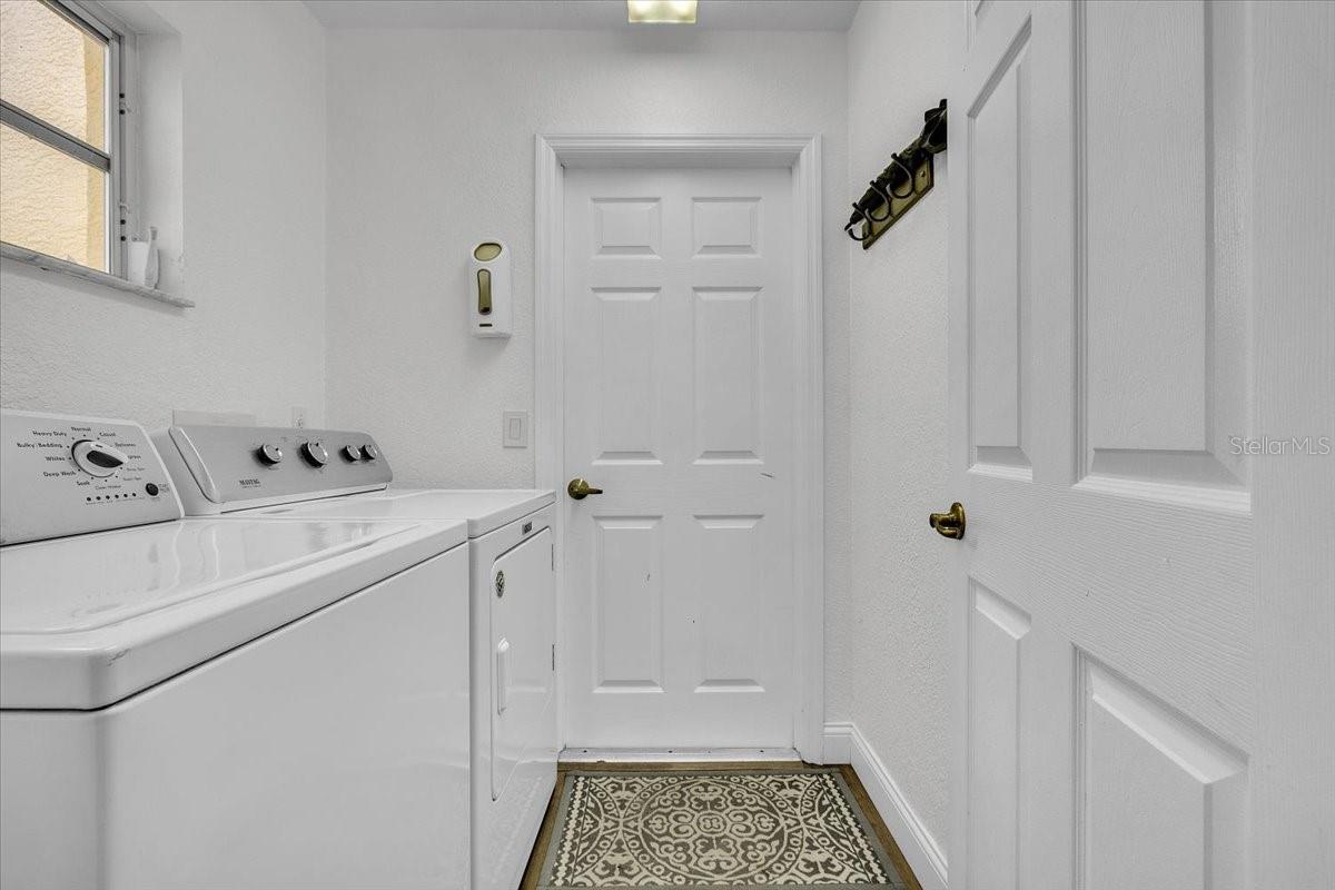 10322 Arrowhead Dr Property Photo 34