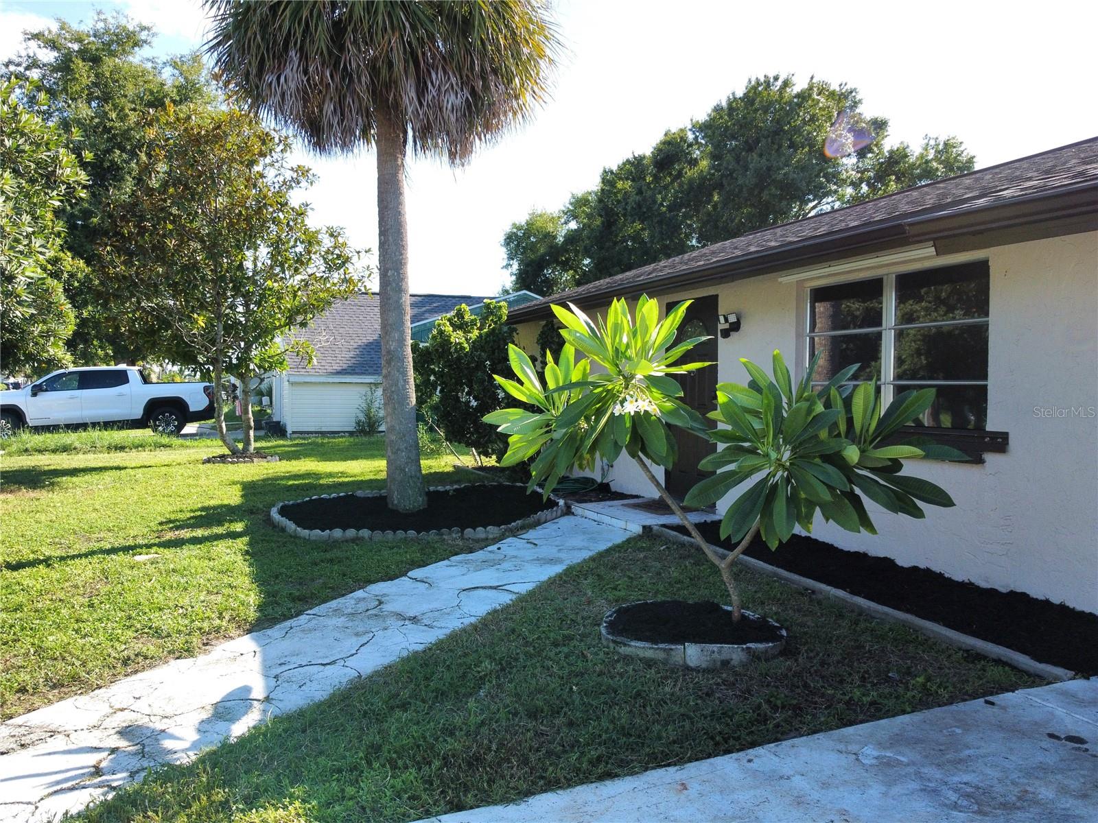 1555 Beacon Dr Property Photo 3