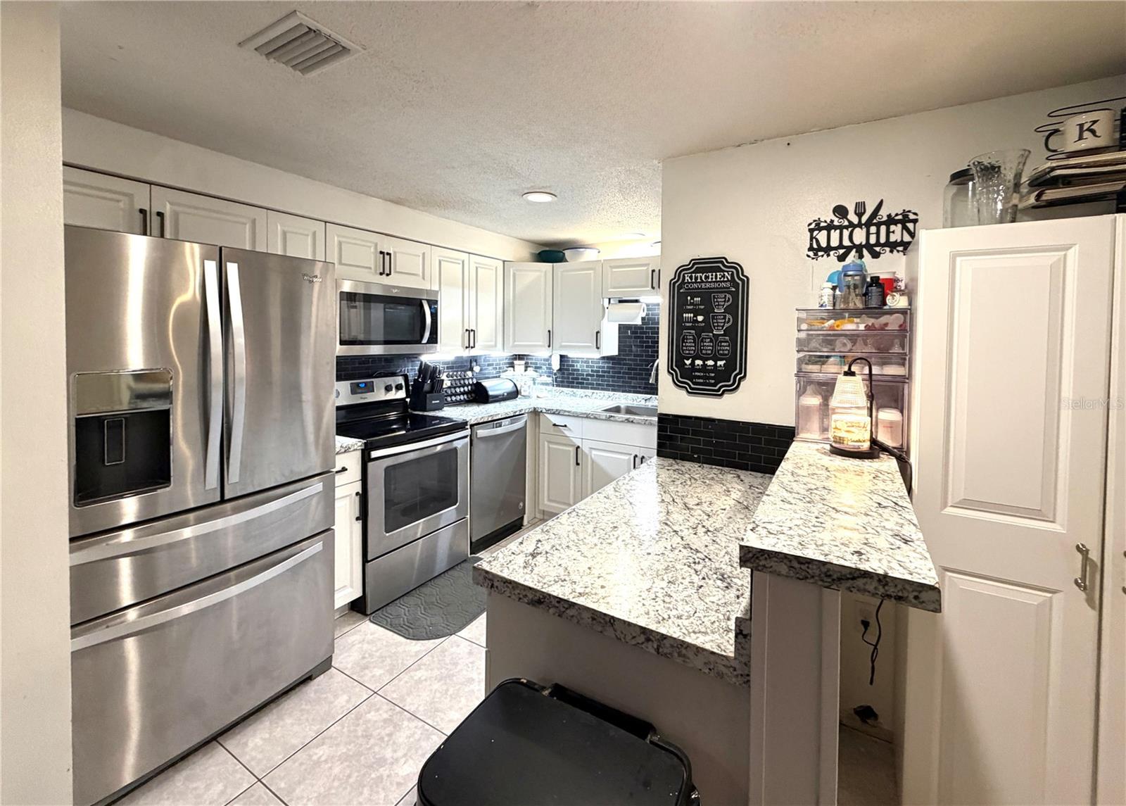 1555 Beacon Dr Property Photo 7
