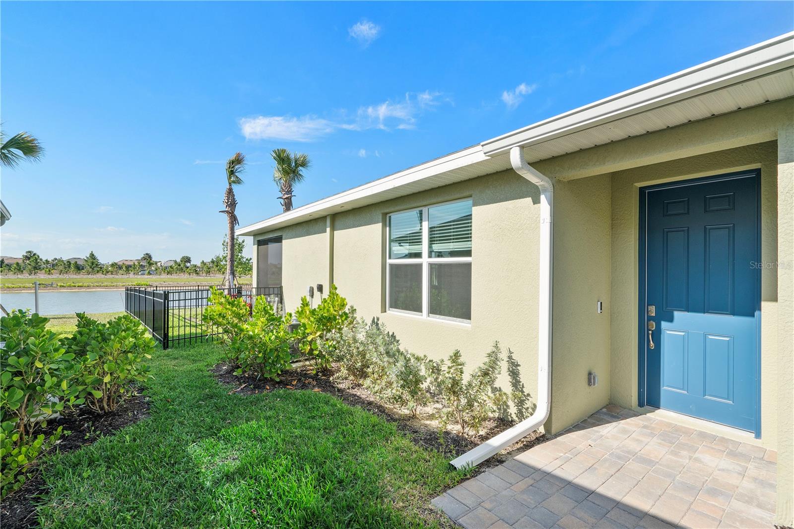 43847 Blue Heron Ln Property Photo 2