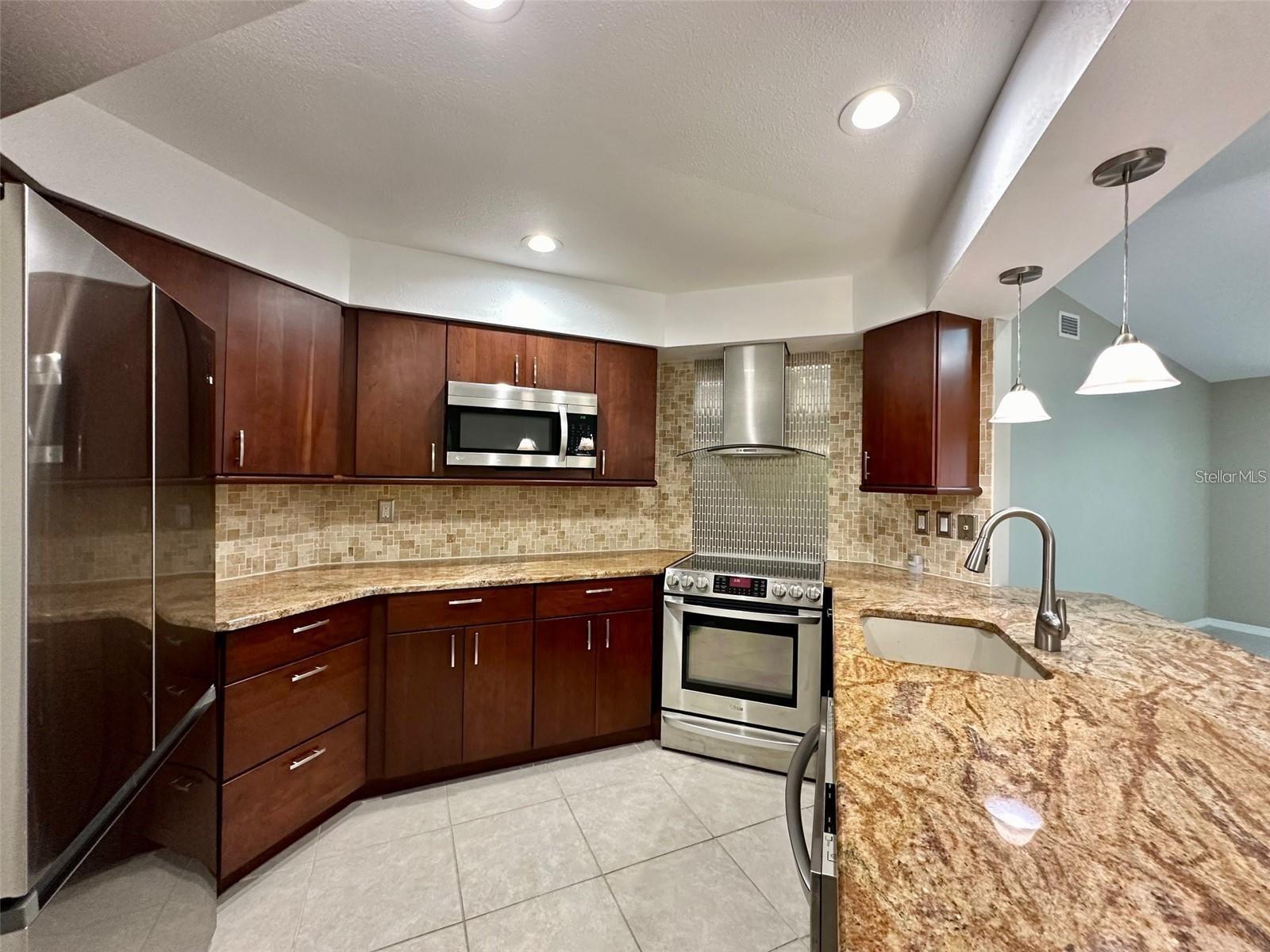 2431 Malaya Ct Property Photo 4