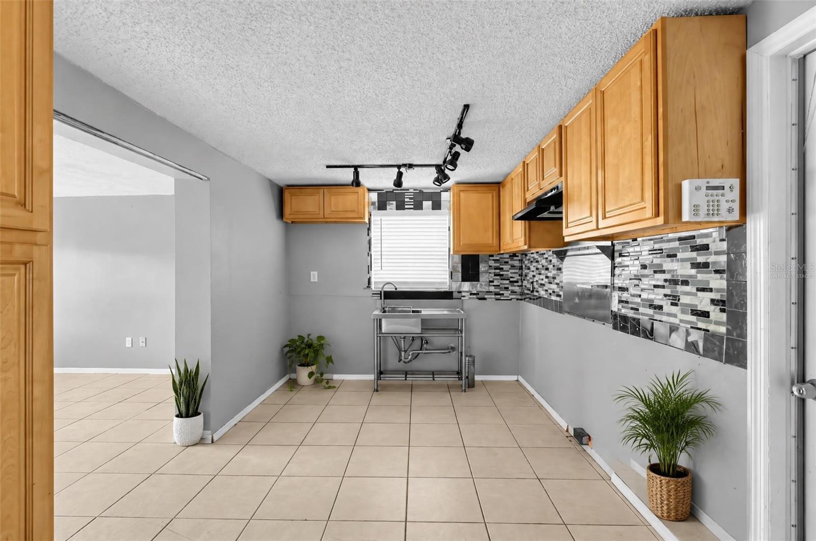 1300 Maybury Dr Property Photo 3