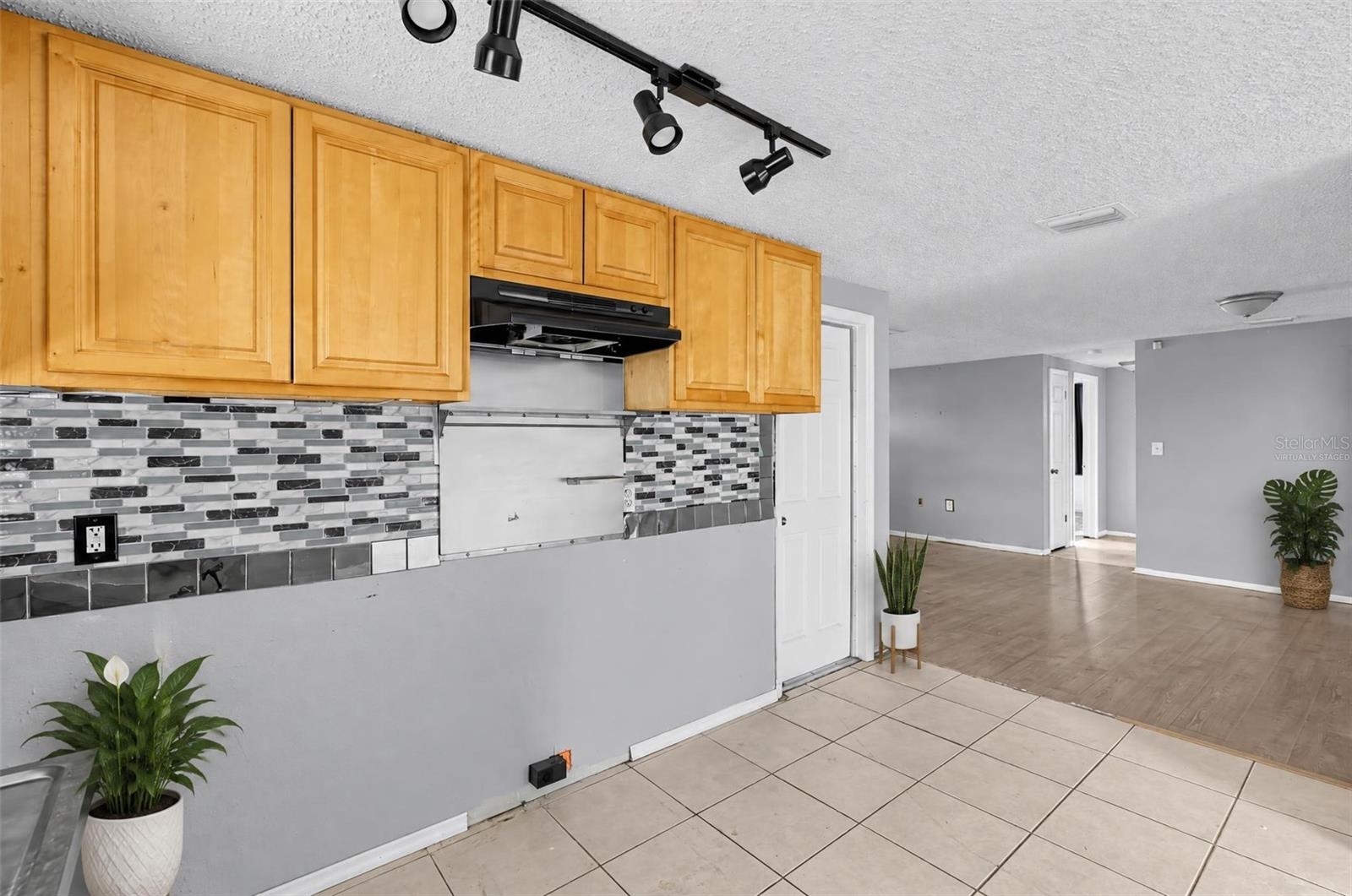 1300 Maybury Dr Property Photo 4