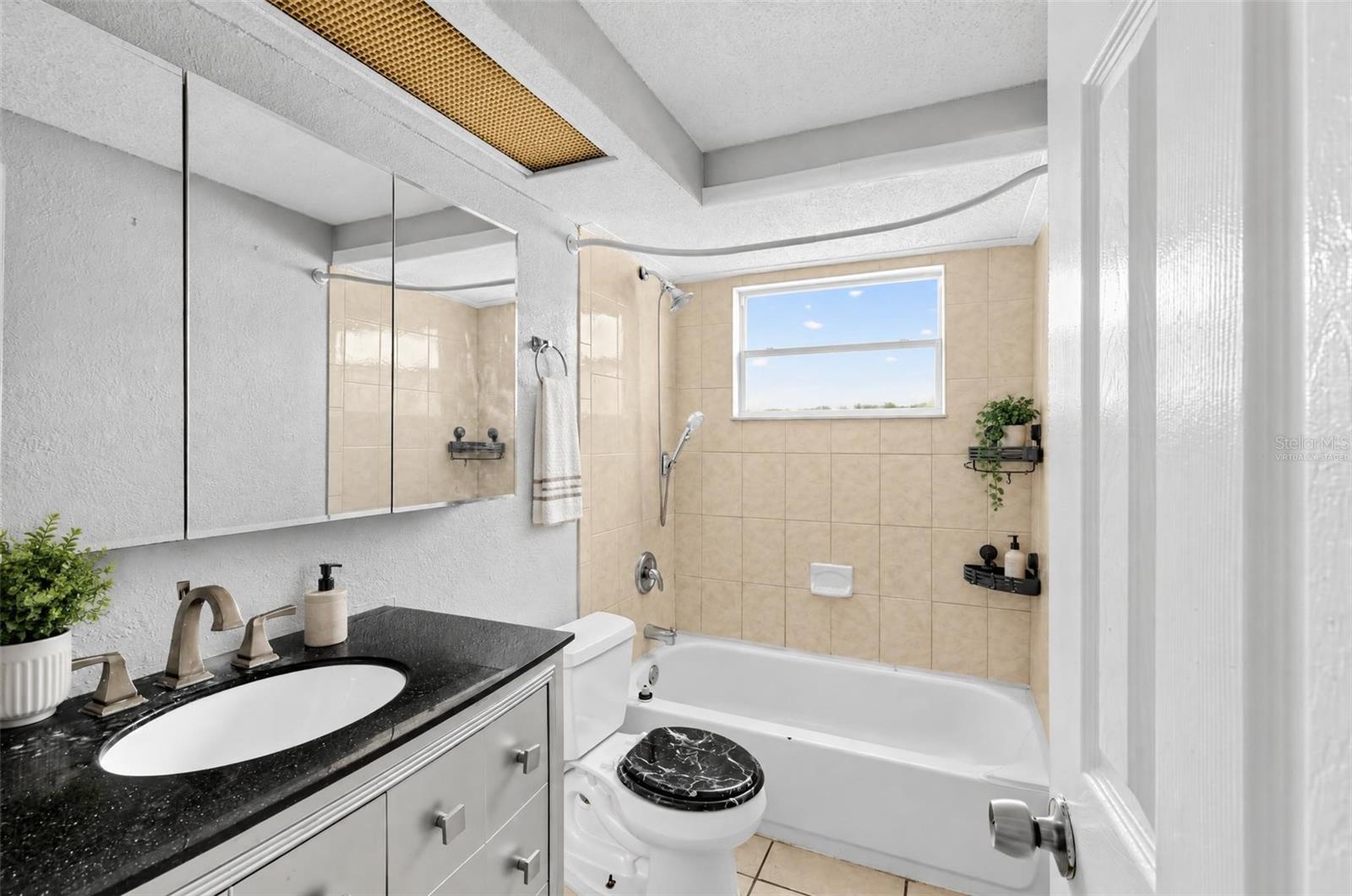 1300 Maybury Dr Property Photo 12