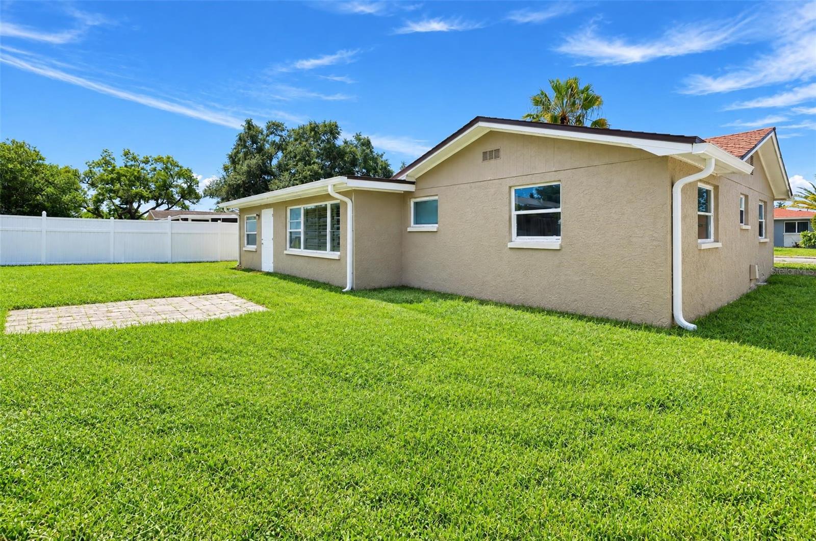 1300 Maybury Dr Property Photo 18