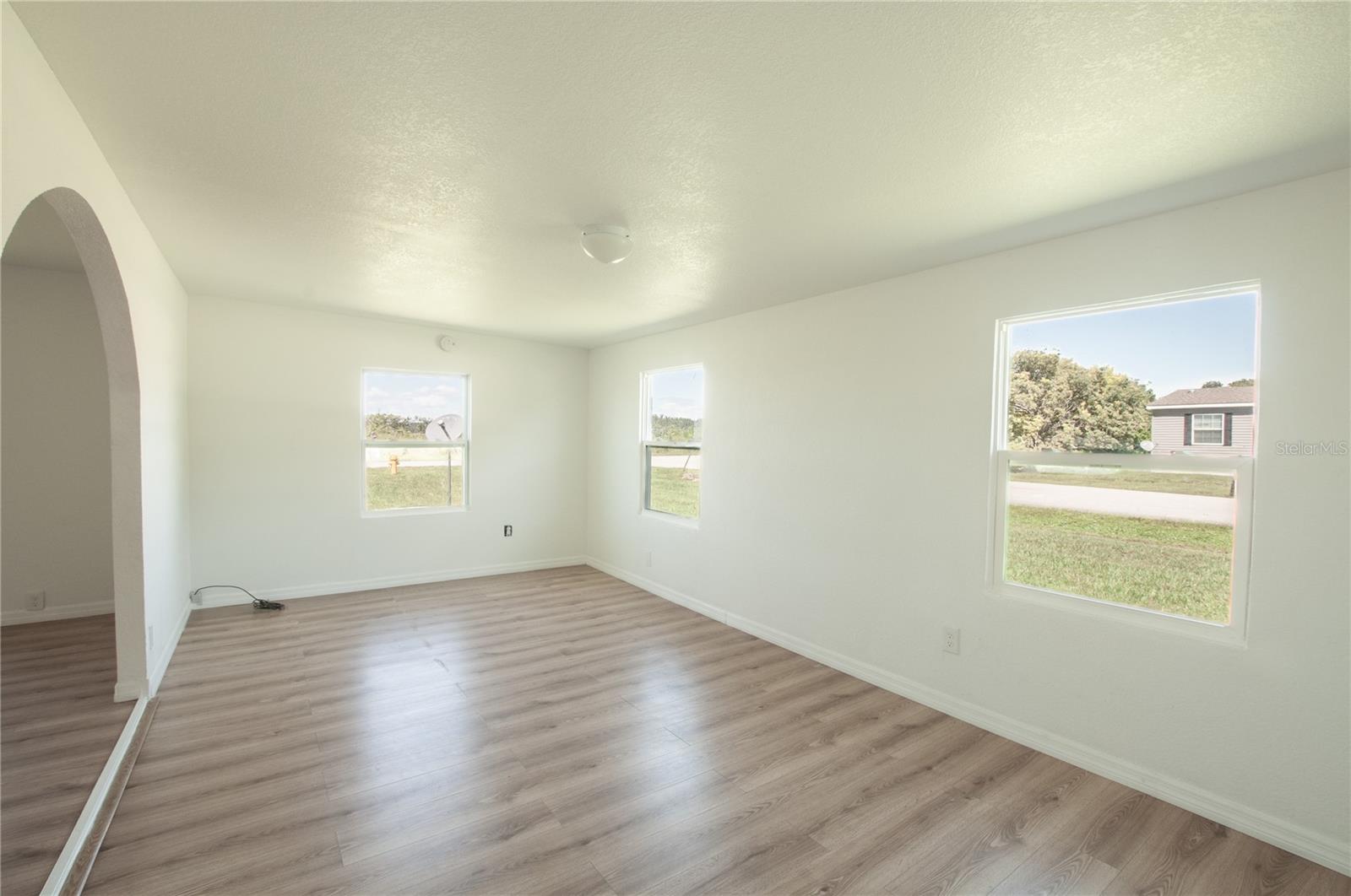 2269 Se Mooney Dr Property Photo 3