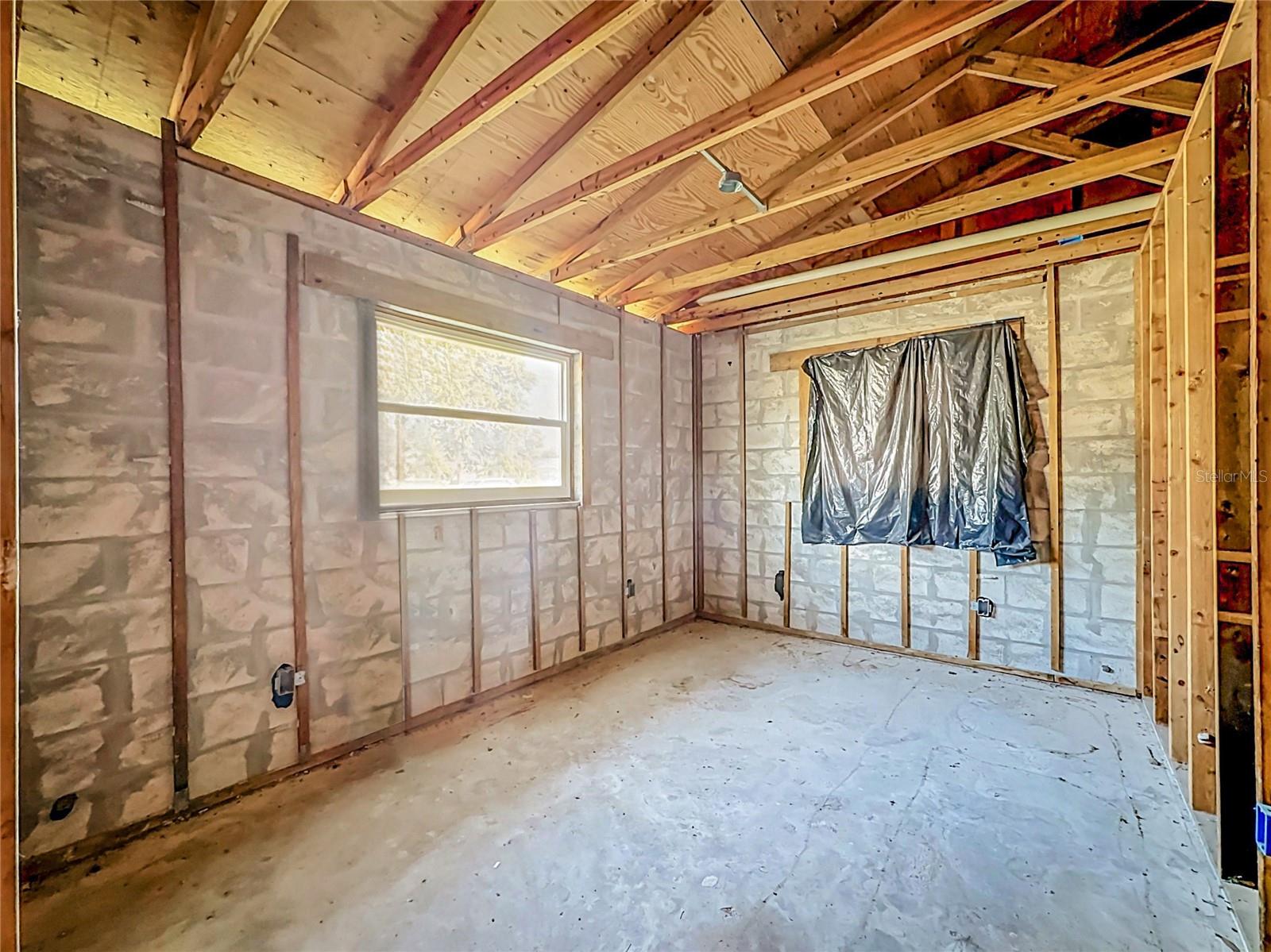 1409 17th St E Property Photo 7