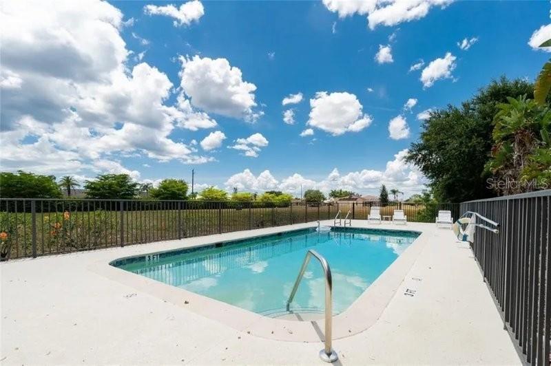 7196 N Plum Tree #325 Property Photo 3