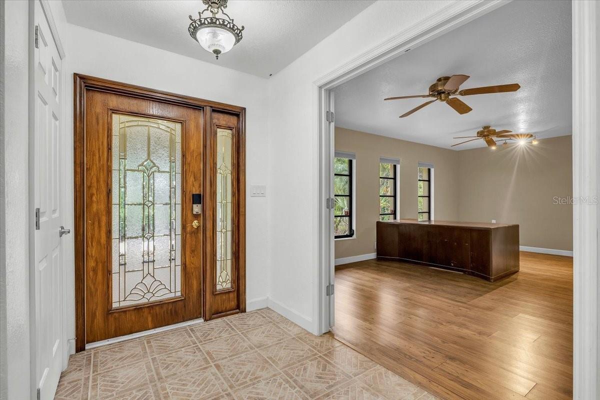 21238 Hubbard Ave Property Photo 4