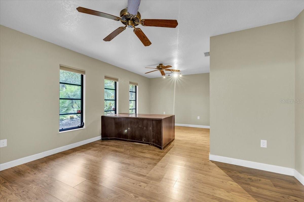 21238 Hubbard Ave Property Photo 5