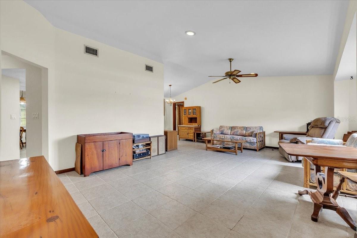 1300 Hinton St Property Photo 4