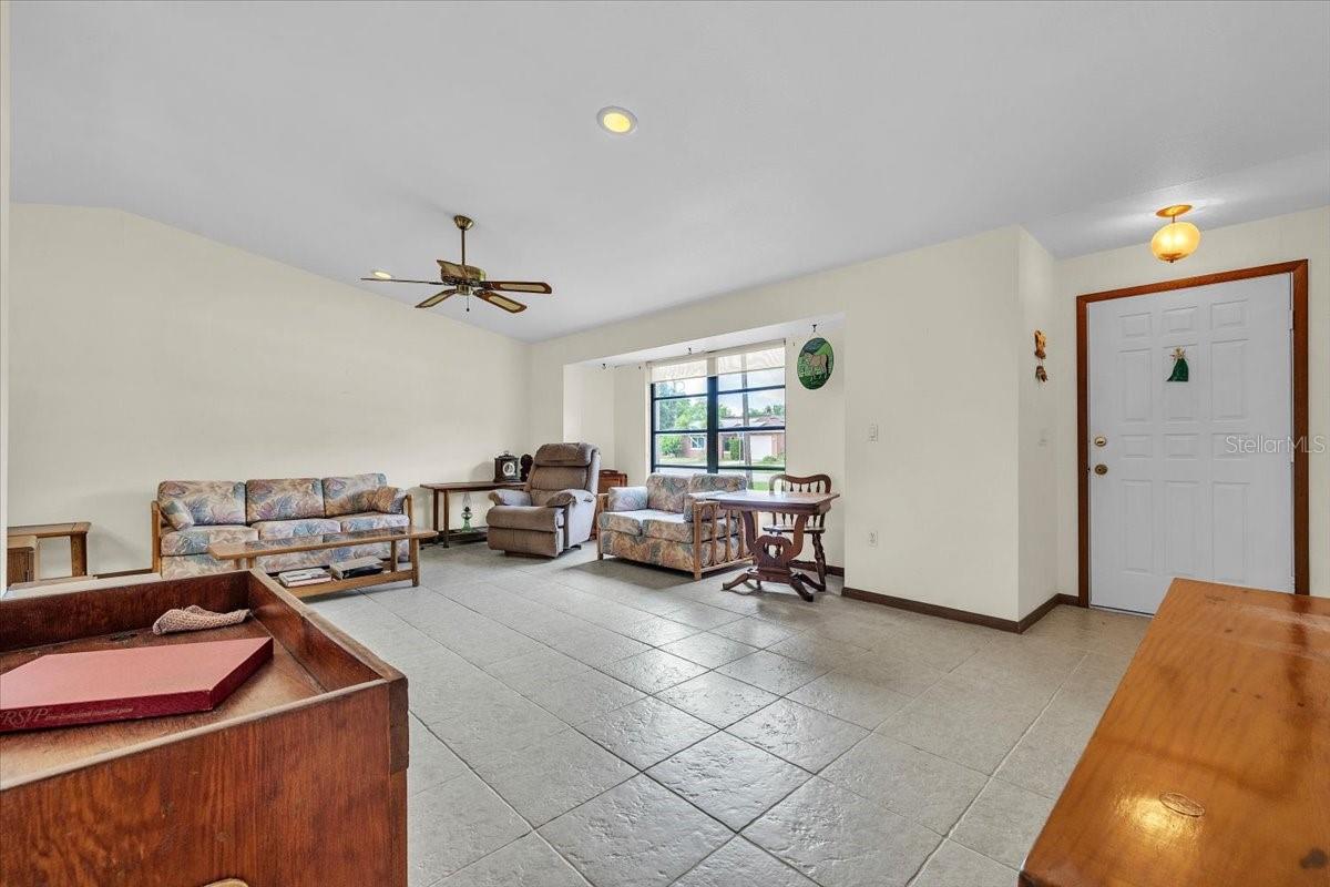 1300 Hinton St Property Photo 5