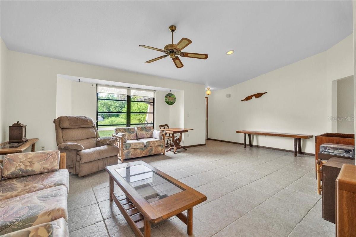 1300 Hinton St Property Photo 6