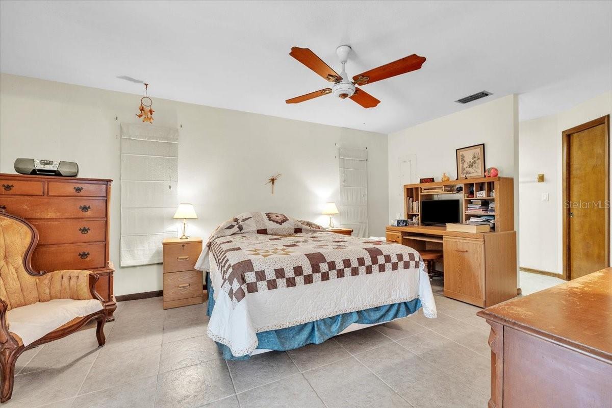 1300 Hinton St Property Photo 15