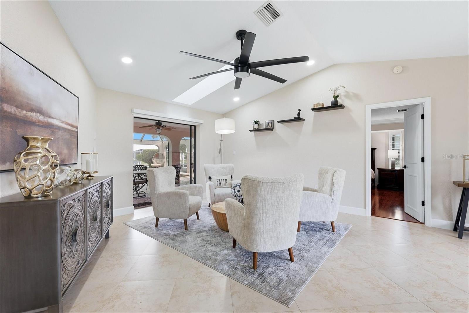 1014 Via Tripoli Property Photo 5