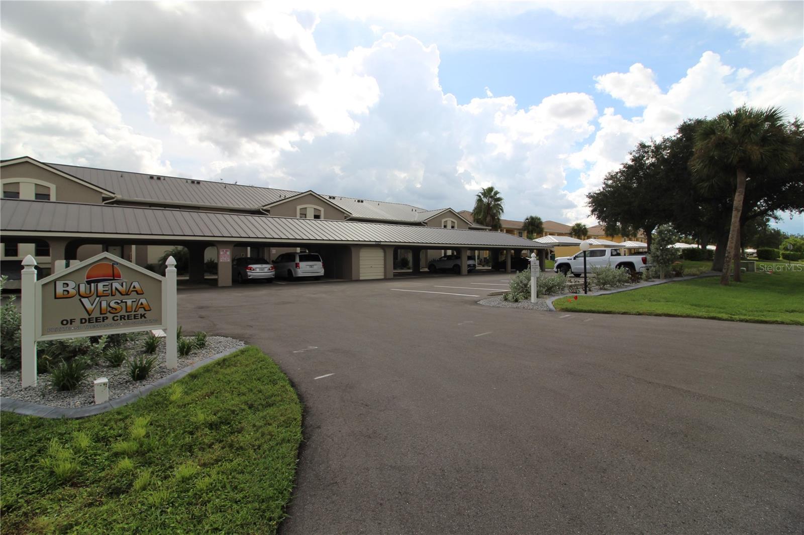 1335 SAXONY CIR #315 Property Photo 1