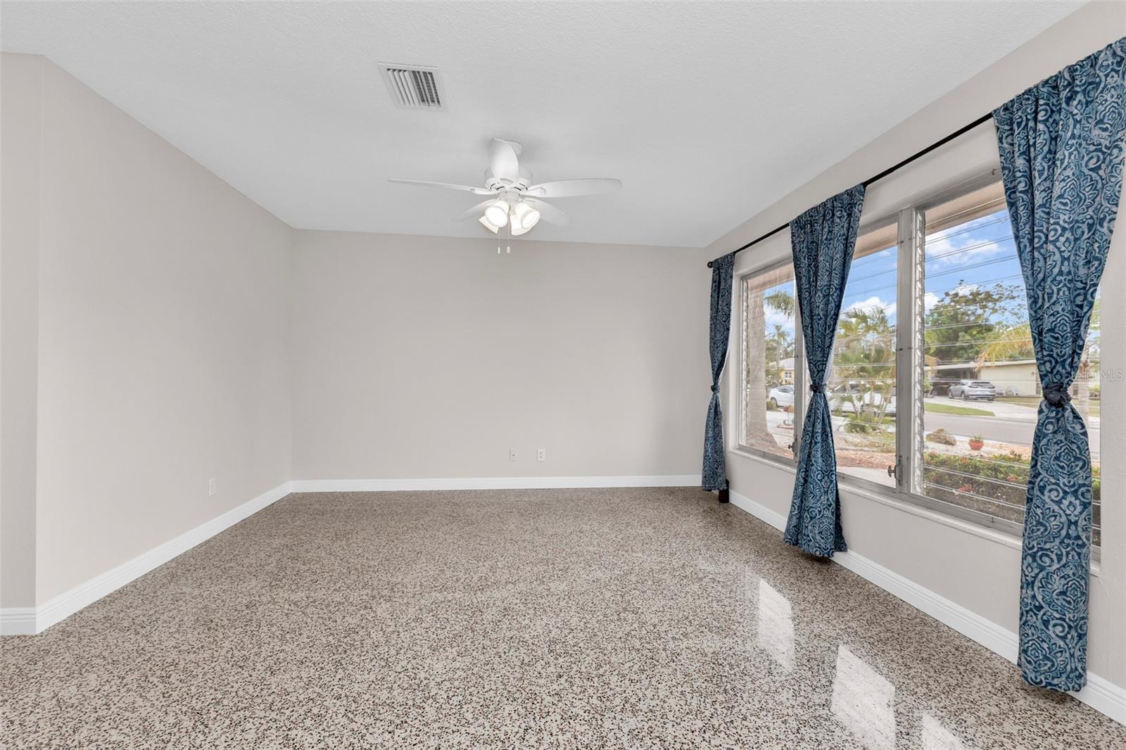 6235 Columbia Dr Property Photo 15