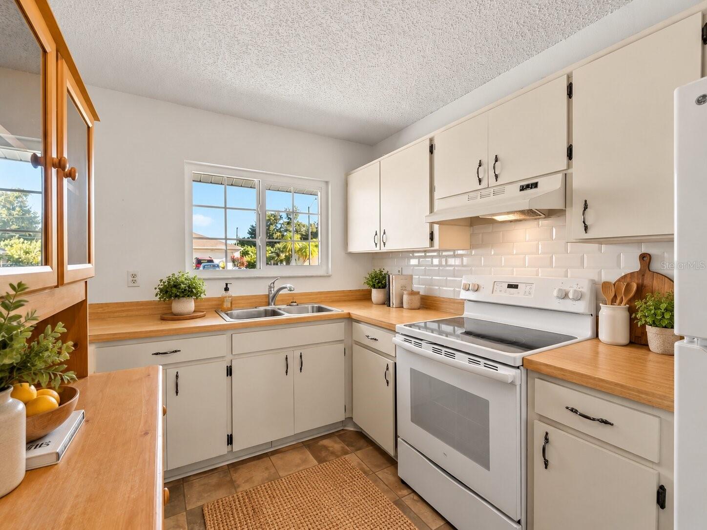 18103 Windswept Ave Property Photo 5
